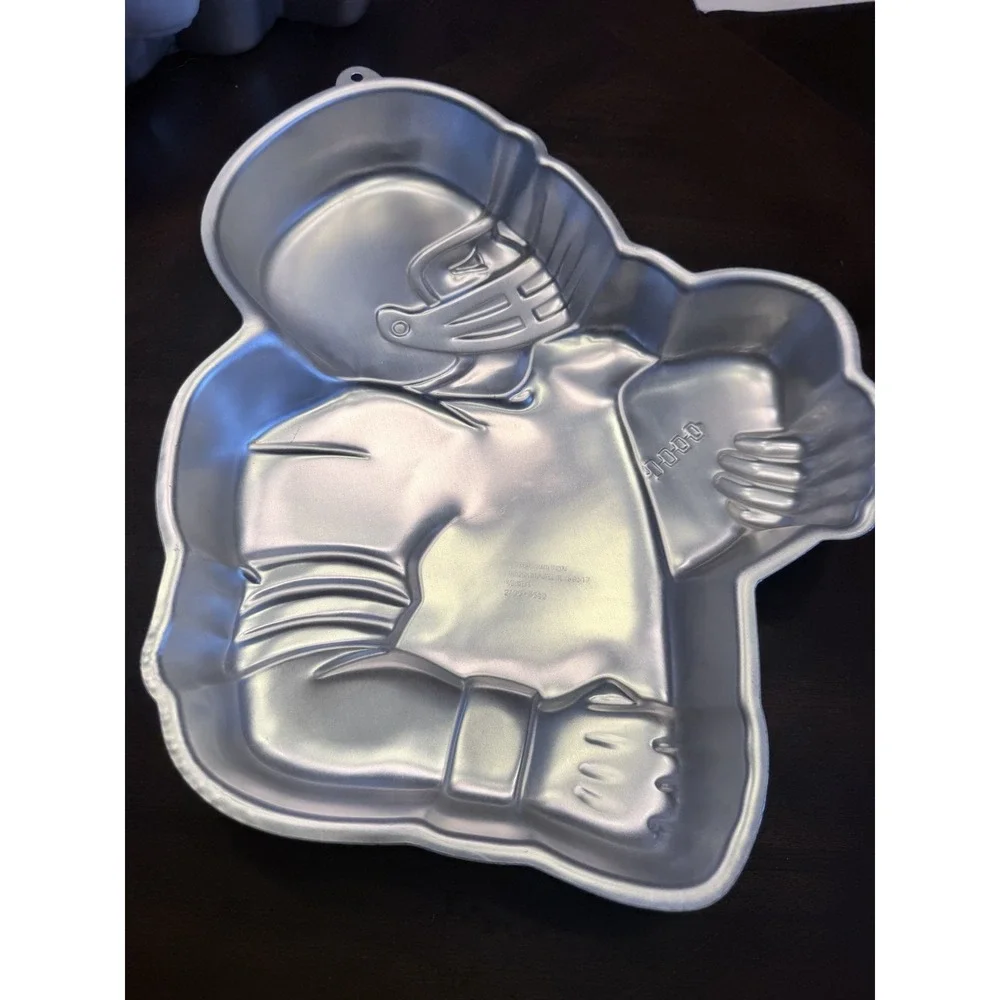 Vintage Wilton Football Hero Cake Pan player 2105-4610